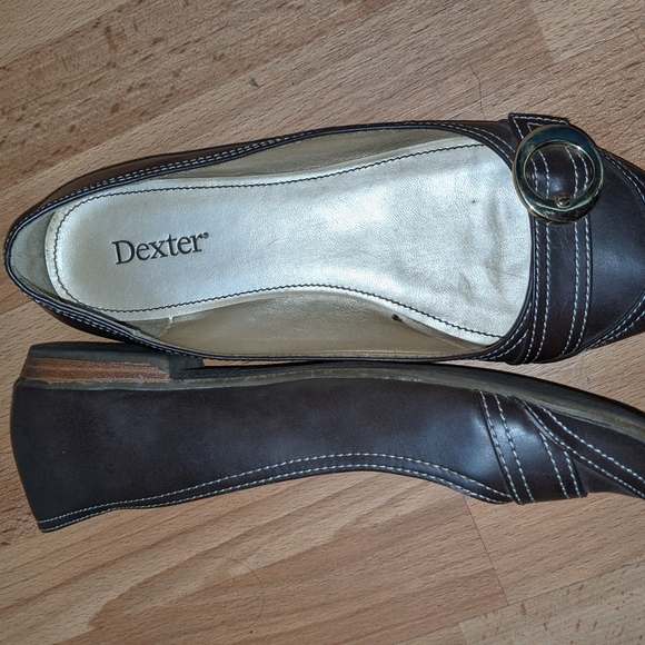 Size 8 Chocolate Brown Dexter Flats - Picture 4 of 4